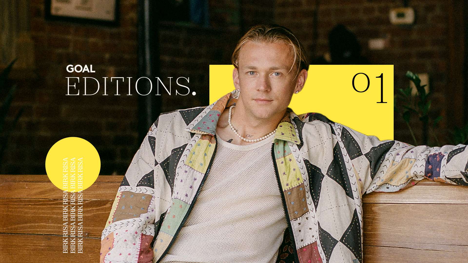 足球背后的 足球背后的